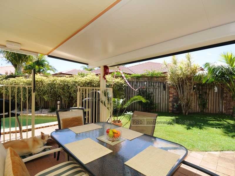 6 Sternlight Close, Clear Island Waters QLD 4226