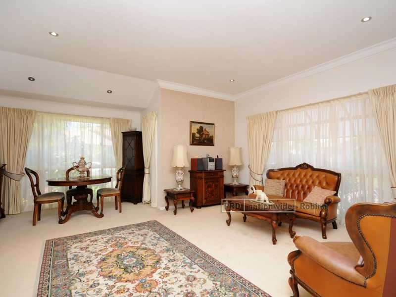6 Sternlight Close, Clear Island Waters QLD 4226