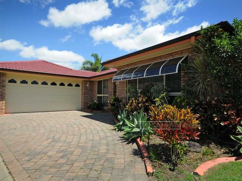 6 Sternlight Close, Clear Island Waters QLD 4226