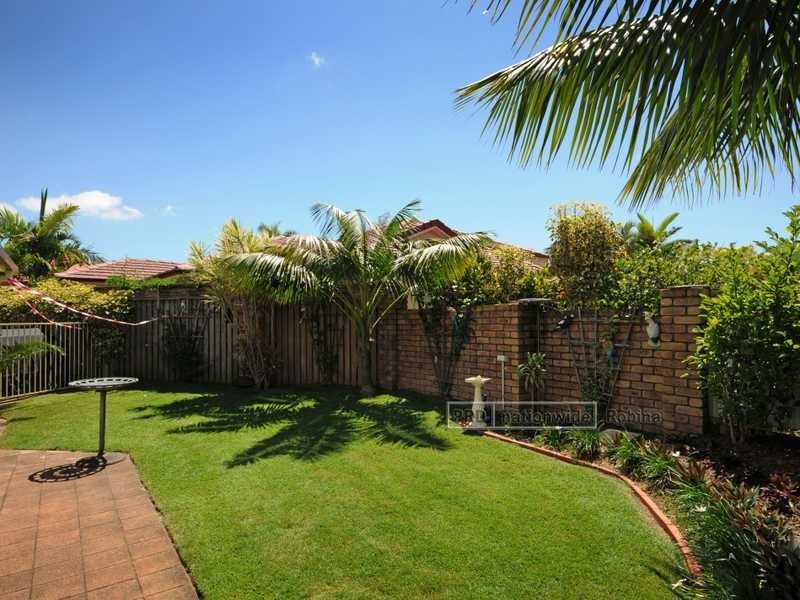 6 Sternlight Close, Clear Island Waters QLD 4226