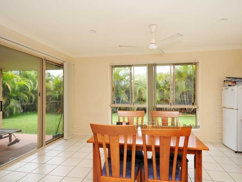 11 Tracey Crescent, Varsity Lakes QLD 4227