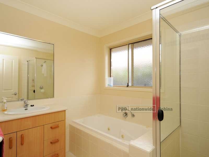 11 Tracey Crescent, Varsity Lakes QLD 4227