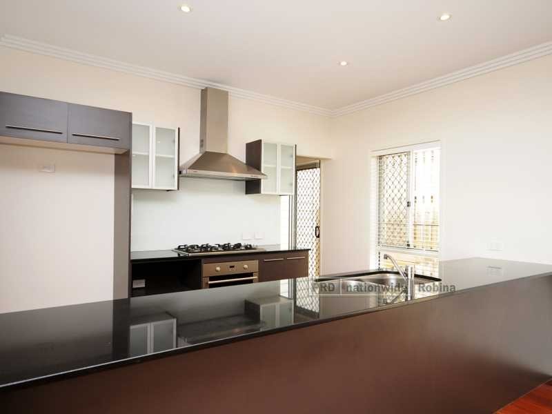 2/3 Valbonne Avenue, Varsity Lakes QLD 4227
