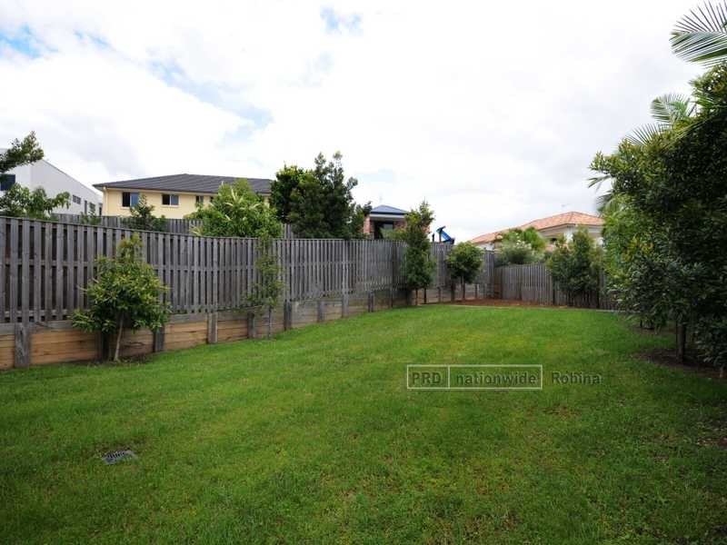 2/3 Valbonne Avenue, Varsity Lakes QLD 4227