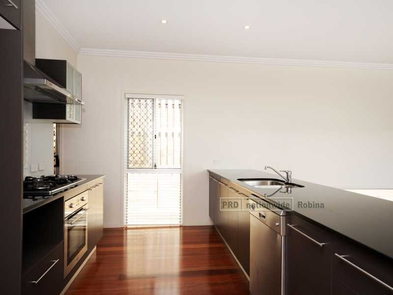 2/3 Valbonne Avenue, Varsity Lakes QLD 4227