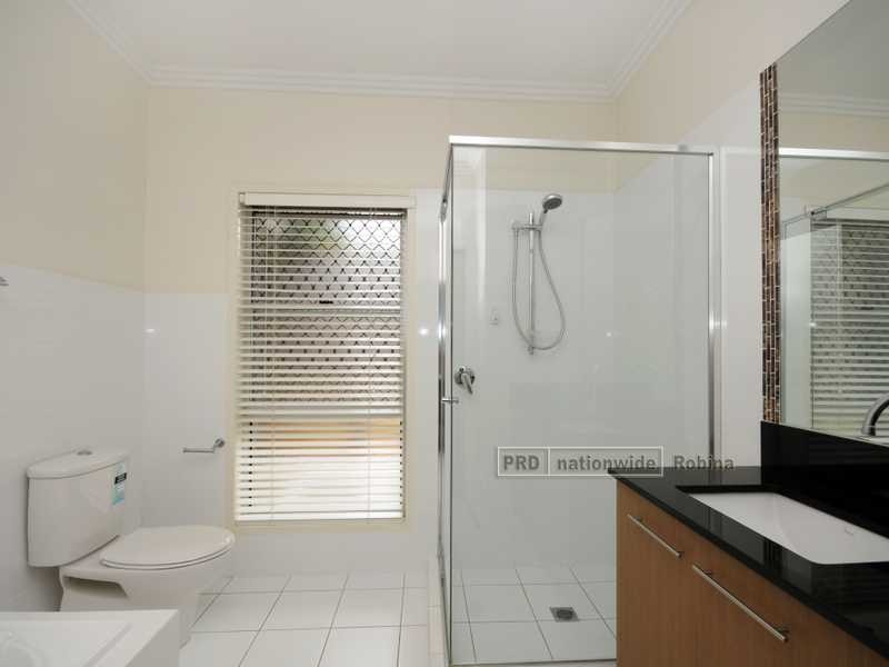2/3 Valbonne Avenue, Varsity Lakes QLD 4227