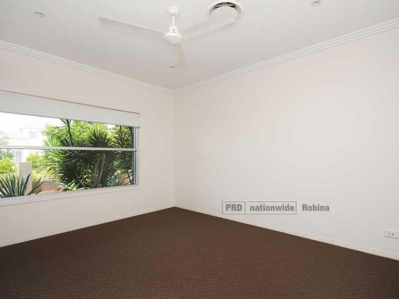 2/3 Valbonne Avenue, Varsity Lakes QLD 4227