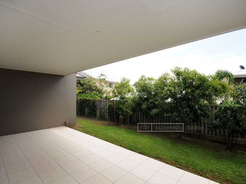 2/3 Valbonne Avenue, Varsity Lakes QLD 4227