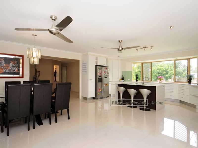 10 Chatswood Court, Robina QLD 4226