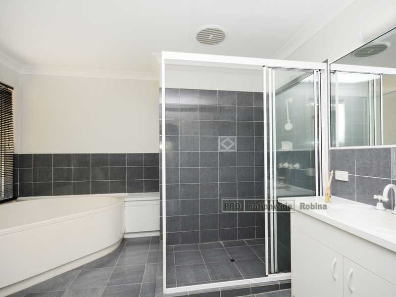 24 Pymble Place, Robina QLD 4226