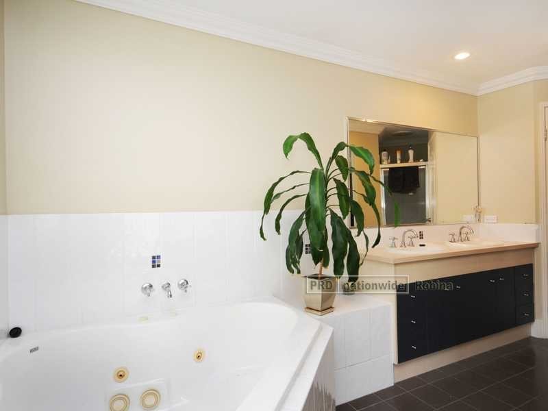 Unit 1/6 Comore Drive, Varsity Lakes QLD 4227