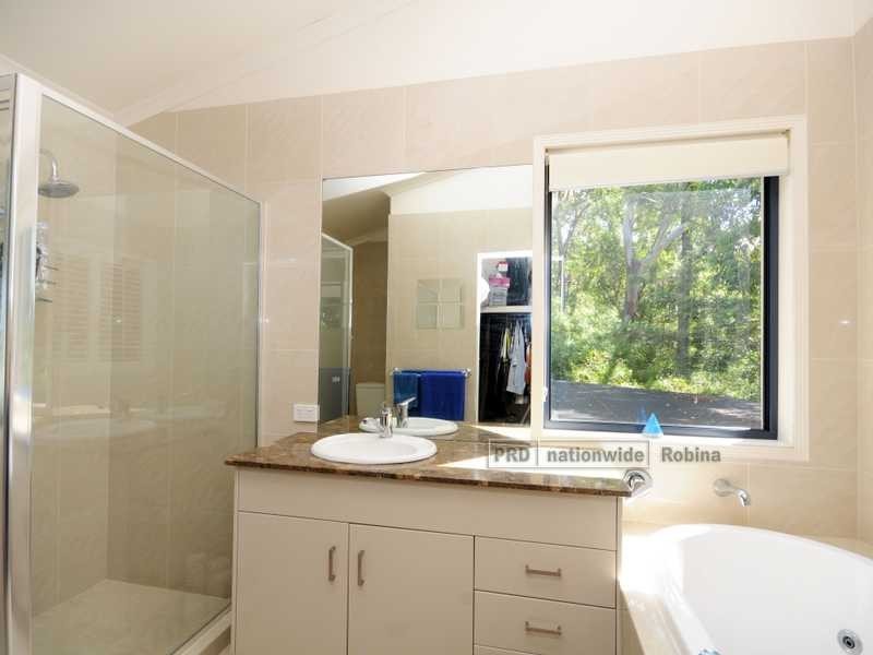 2 The Links, Robina QLD 4226