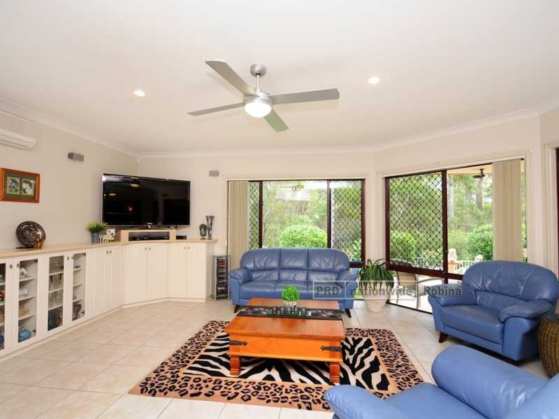 11 Straite Drive, Robina QLD 4226