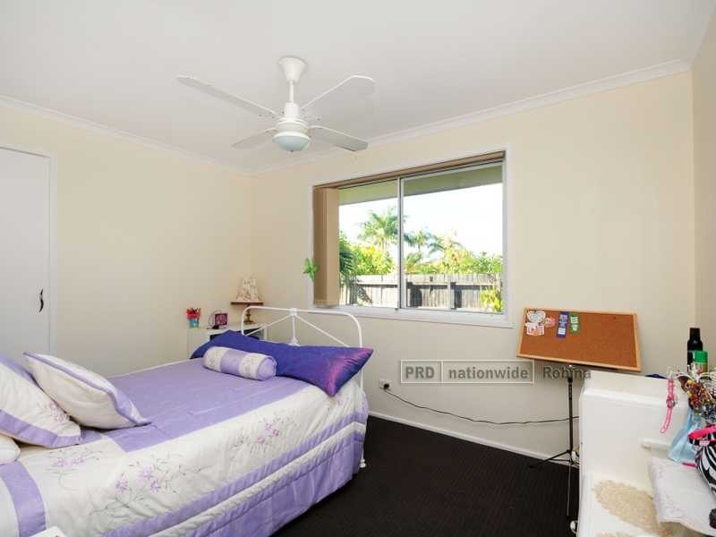 2 Gladful Court, Varsity Lakes QLD 4227