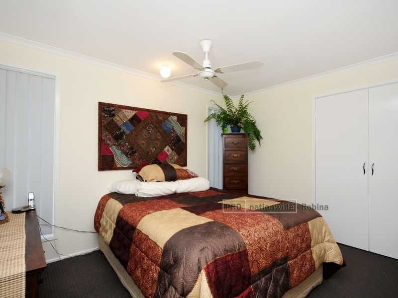 2 Gladful Court, Varsity Lakes QLD 4227