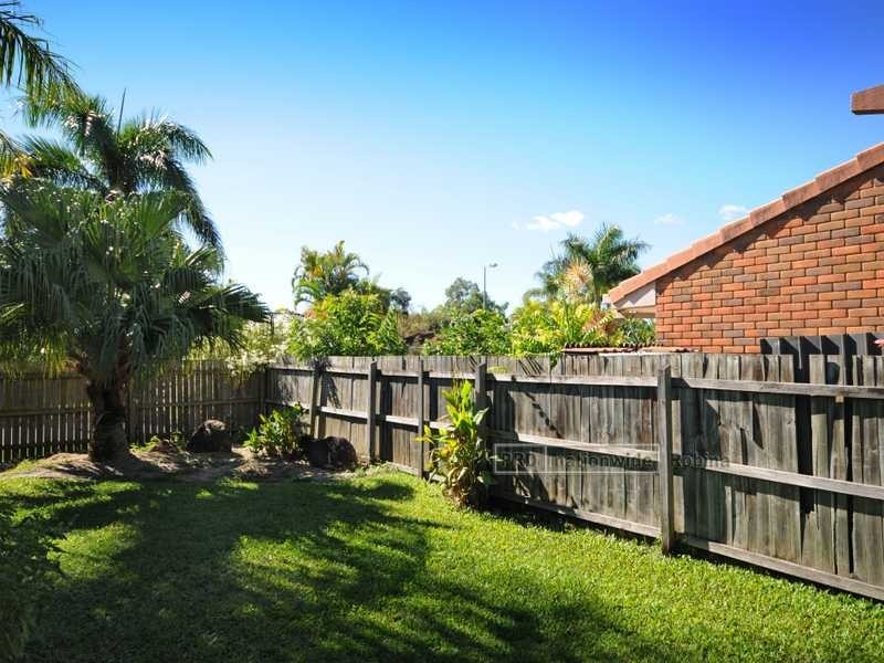 2 Gladful Court, Varsity Lakes QLD 4227