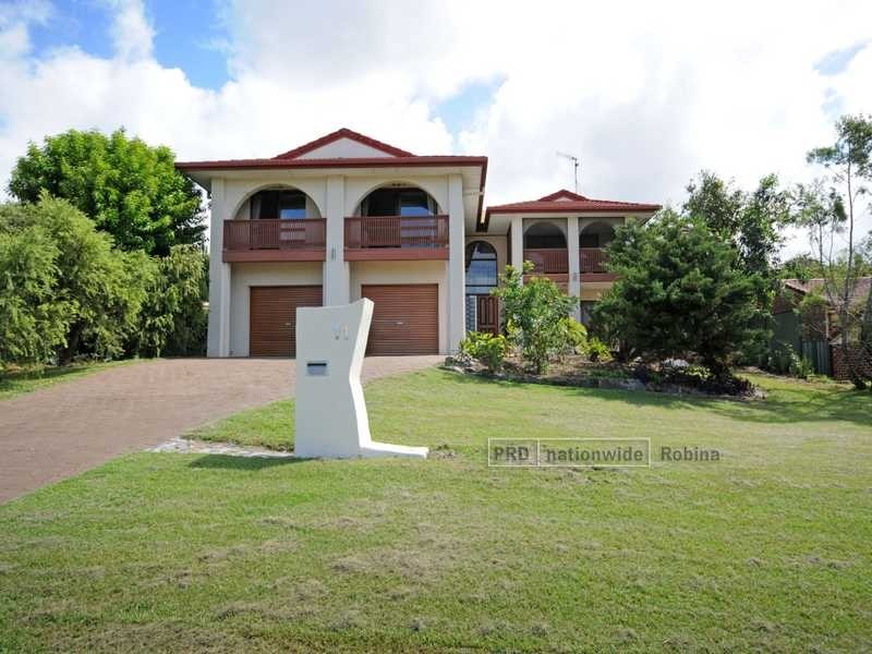 11 Bradstone Rd, Carrara QLD 4211