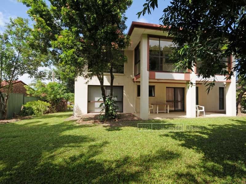 11 Bradstone Rd, Carrara QLD 4211