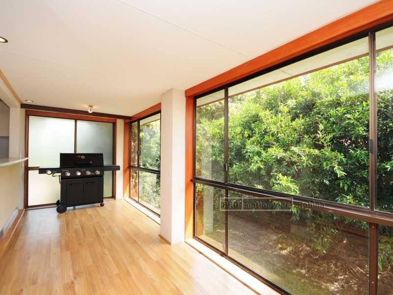 11 Bradstone Rd, Carrara QLD 4211