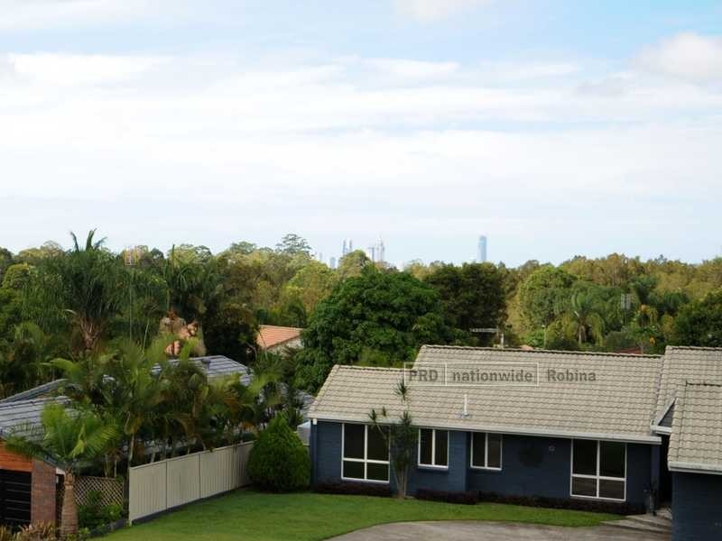 11 Bradstone Rd, Carrara QLD 4211