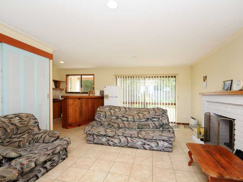 11 Bradstone Rd, Carrara QLD 4211