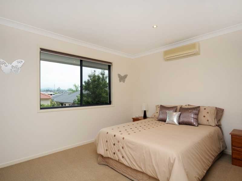 4 Majorca Crescent, Varsity Lakes QLD 4227