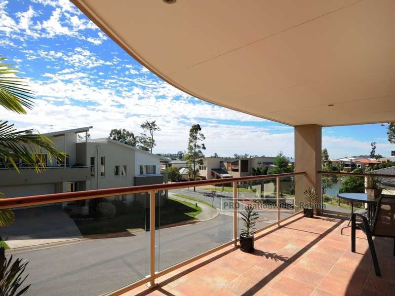 4 Majorca Crescent, Varsity Lakes QLD 4227