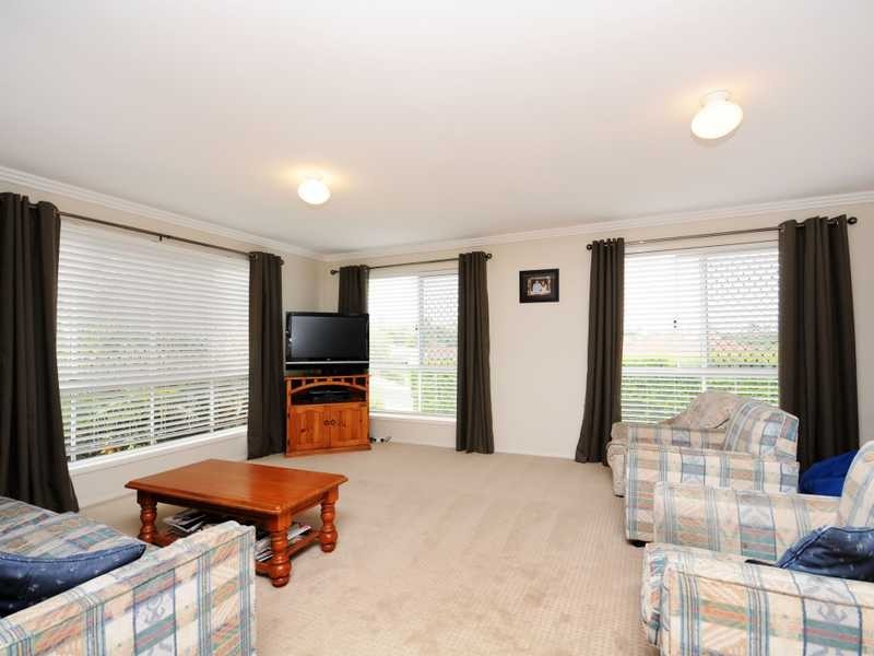 8 Beckington Terrace, Mudgeeraba QLD 4213