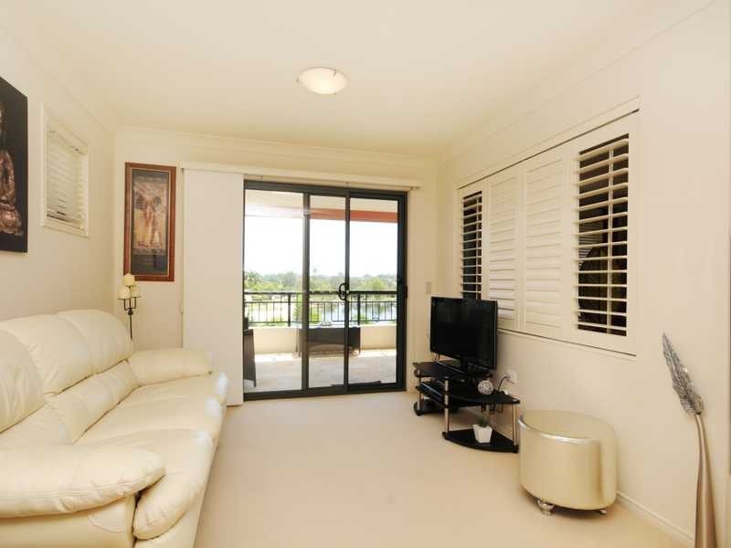 Unit 1033/1 The Cove Crescent, Carrara QLD 4211