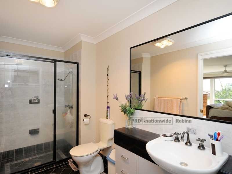 8 Macallan Street, Merrimac QLD 4226