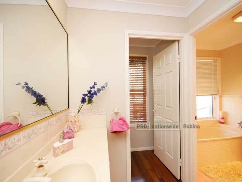 8 Macallan Street, Merrimac QLD 4226