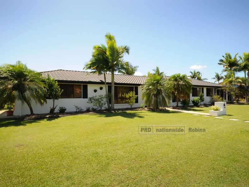 100 Newport Drive, Robina QLD 4226