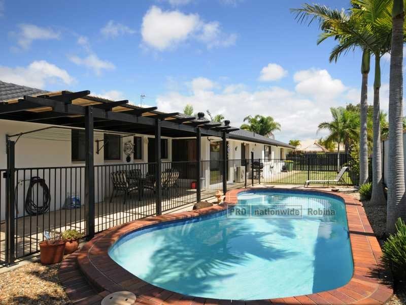 100 Newport Drive, Robina QLD 4226