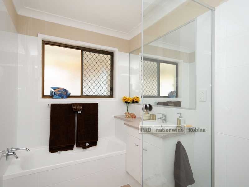 100 Newport Drive, Robina QLD 4226