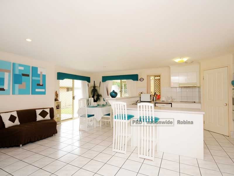 1 Retreat Place, Robina QLD 4226