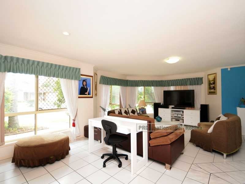 1 Retreat Place, Robina QLD 4226