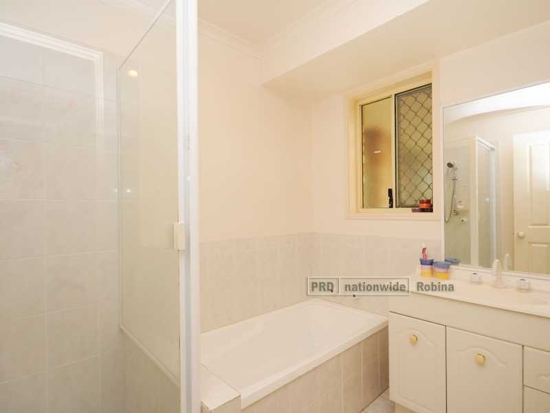 1 Retreat Place, Robina QLD 4226