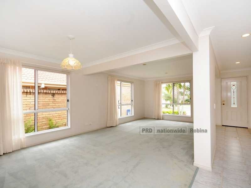 1 Hillsborough Close, Robina QLD 4226