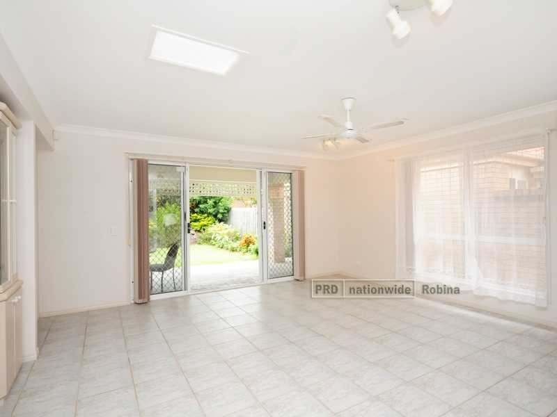 1 Hillsborough Close, Robina QLD 4226