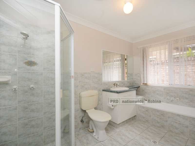 1 Hillsborough Close, Robina QLD 4226