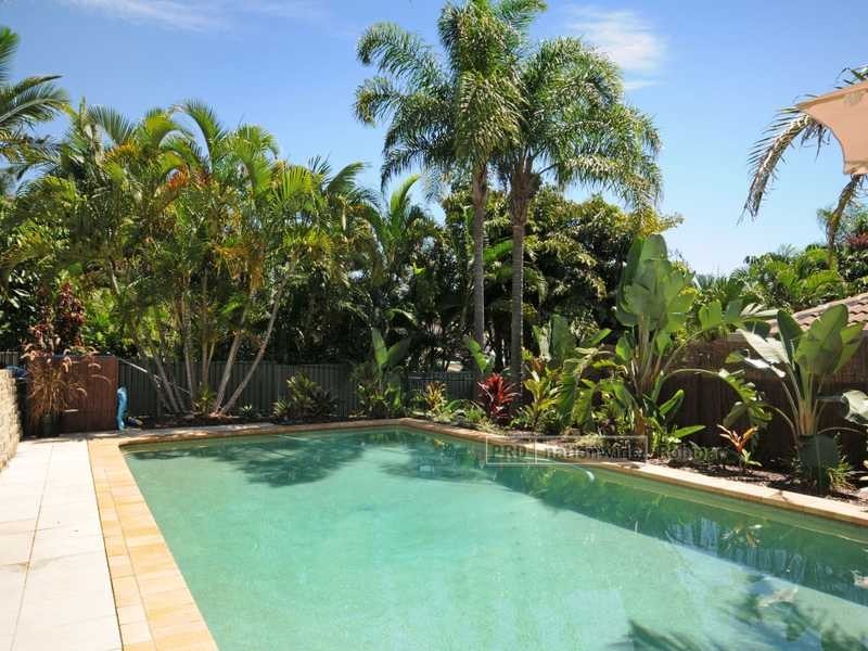 22 Huntingdale Crescent, Robina QLD 4226