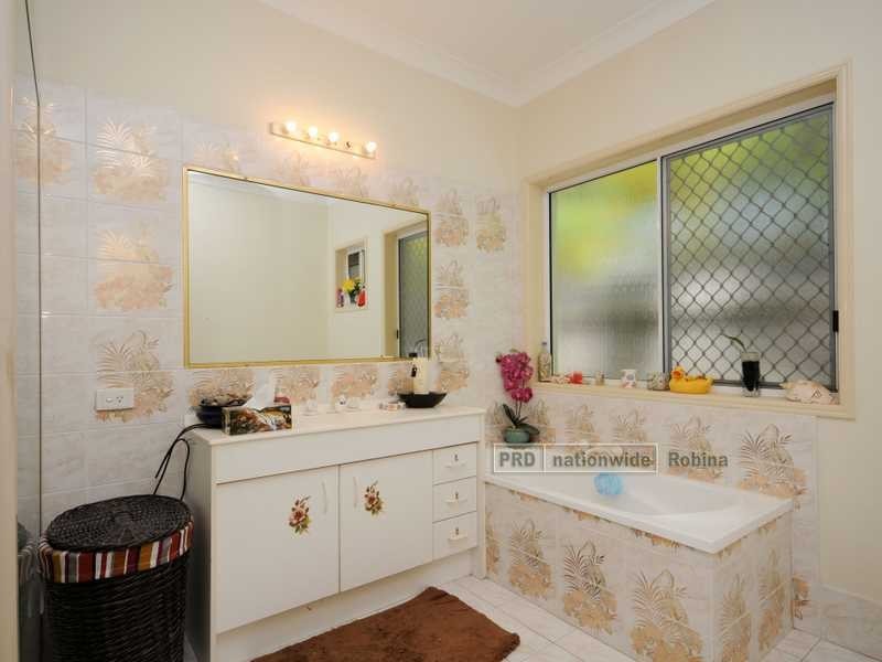 32 Macallan Street, Merrimac QLD 4226