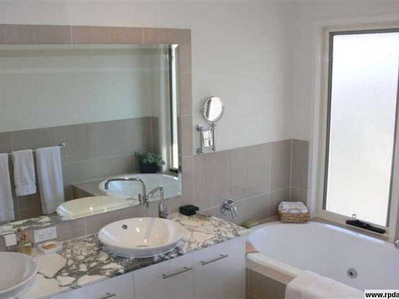 123 Easthill Drive, Robina QLD 4226