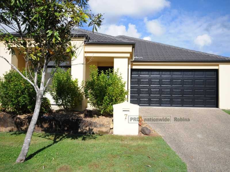 7 Shorehaven Place, Varsity Lakes QLD 4227