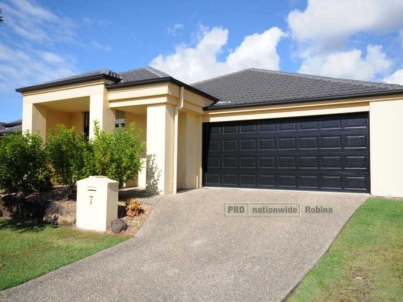 7 Shorehaven Place, Varsity Lakes QLD 4227