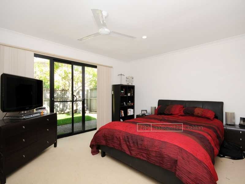 7 Shorehaven Place, Varsity Lakes QLD 4227
