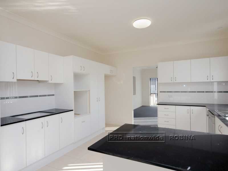 2 Saleya Drive, Varsity Lakes QLD 4227