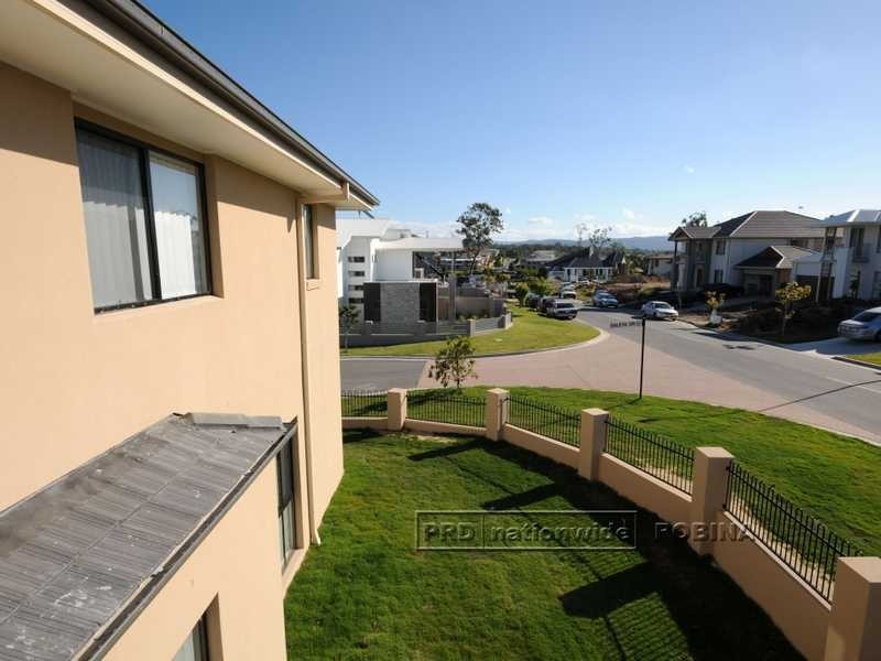 2 Saleya Drive, Varsity Lakes QLD 4227