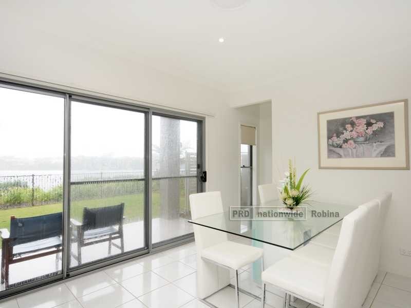 31 Lakefront Crescent, Varsity Lakes QLD 4227