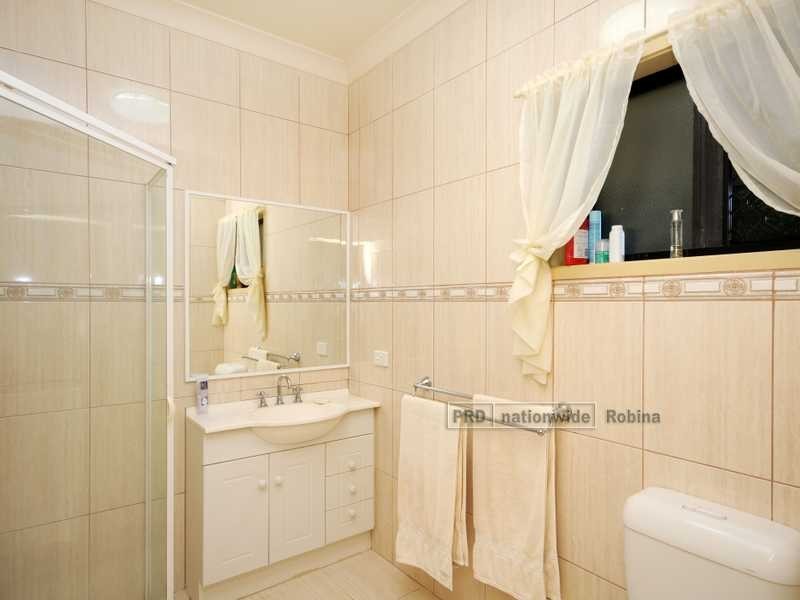 Unit 2/24 Ranier Crescent, Varsity Lakes QLD 4227